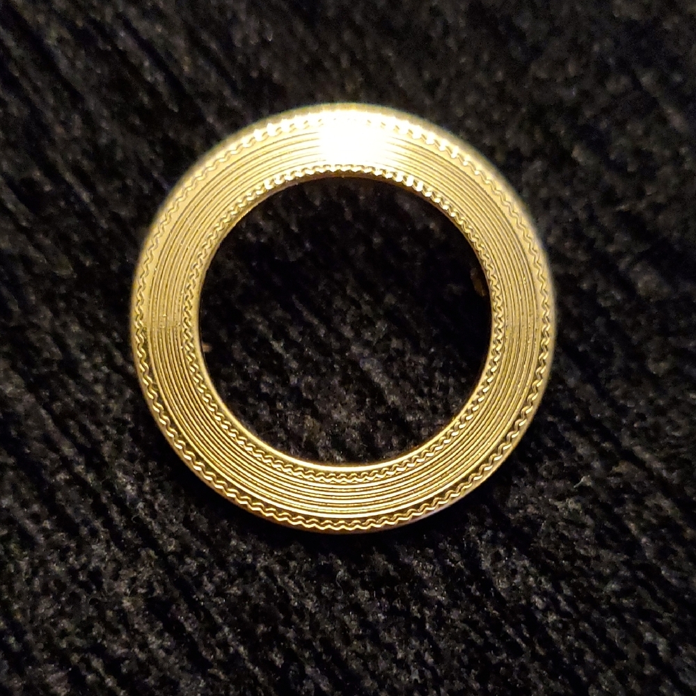 Vintage MONET signed Gold Tone Circle Circular Brooch Pin